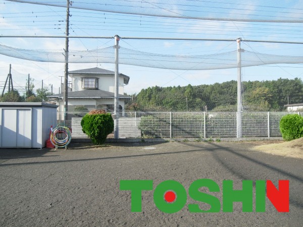 幼稚園の園庭に大型イナバ物置　神奈川県相模原市