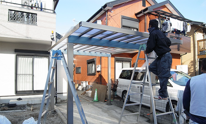 相模原市のカーポートの屋根材設置