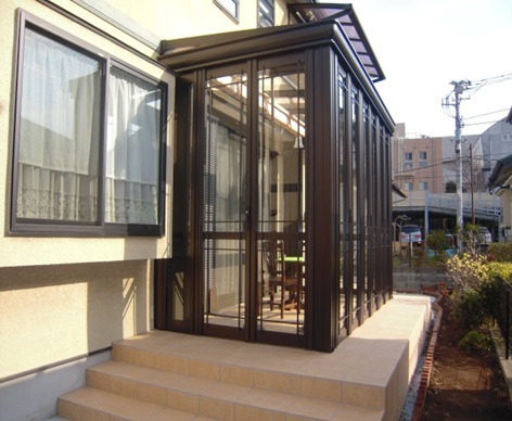 横浜市のガーデンルーム　「暖蘭物語」設置の外構工事例