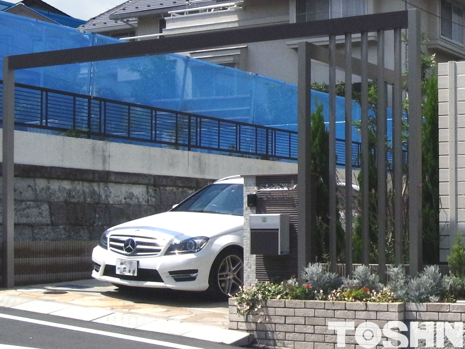 おしゃれな駐車場の照明　デイシーン　町田市