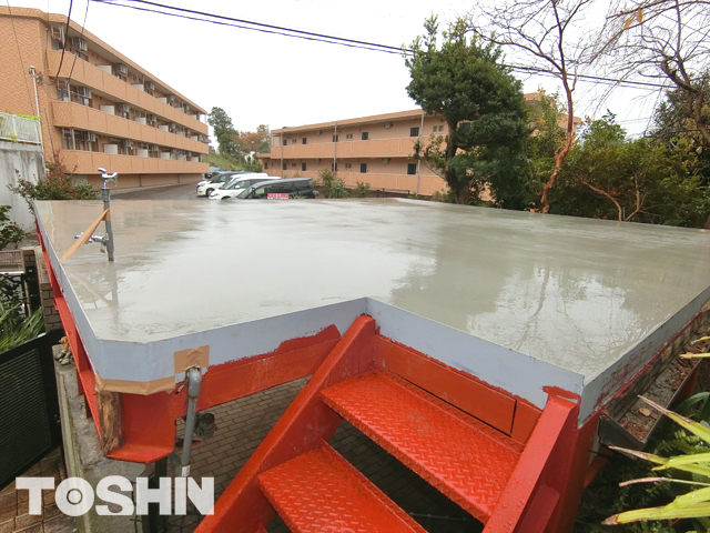 鉄骨架台上をコンクリート打ち　相模原市　J様邸