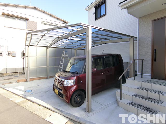 変形の駐車場に２台用のカーポートを現場加工して設置 相模原市 町田 相模原 座間でエクステリア 外構なら東神ハウス