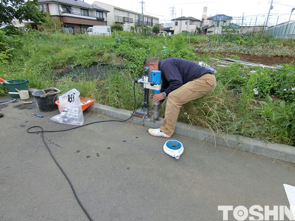 ブロックの上にフェンス