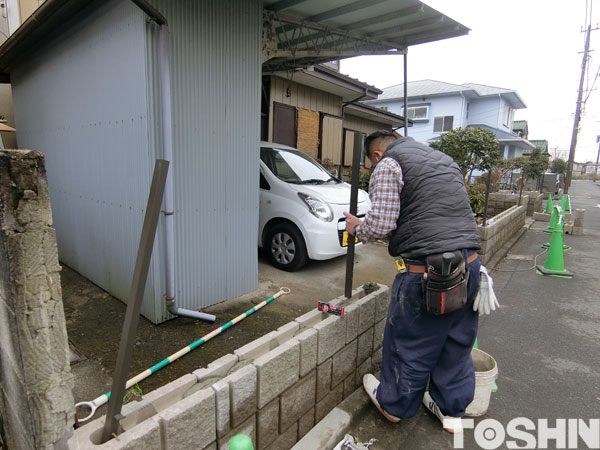 大谷石の塀を取り壊し