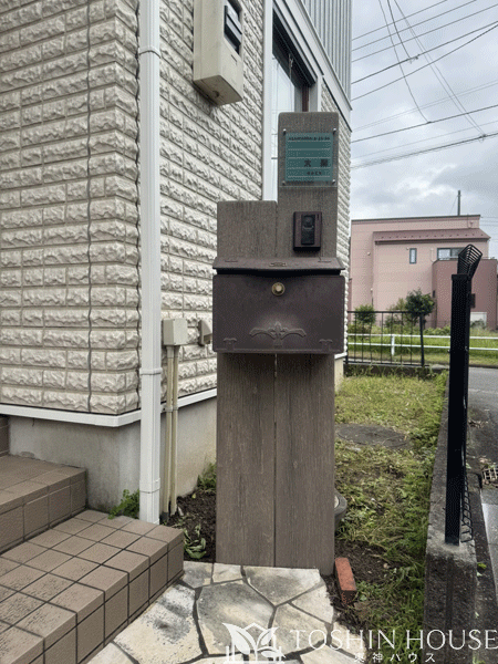 樹脂製枕木の門柱が完成