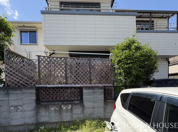 おしゃれなめかくしフェンスと取替え前